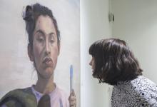 student analyzes a painting 