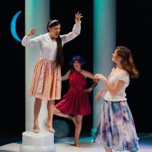 Hermia lunges at Helena